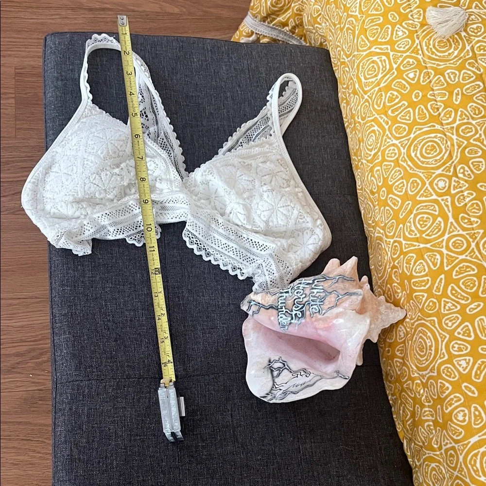 #1495+ Aerie Lace Bralette in White - Picture 4 of 11